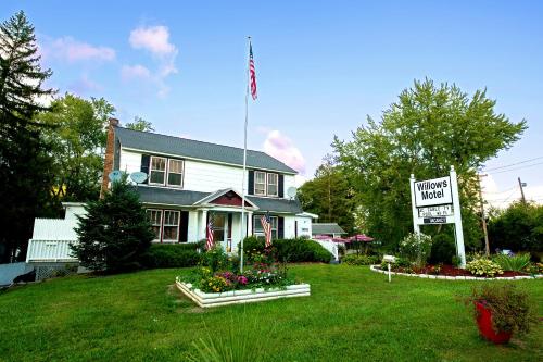 Willows Motel in Williamstown, USA