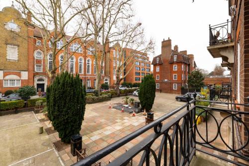 Well-Located 2-Bedroom Flat in Chelsea - image 6