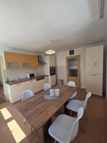 Apartmaji Pri Kokolu 3