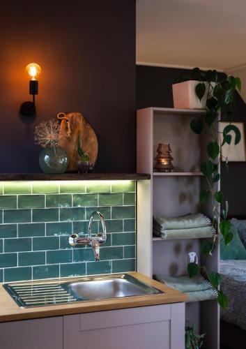 virtuve, Complete studio dichtbij Hoorn en Alkmaar in Zuidermeer