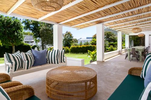 Létesítmények, Noordhoek Village Hotel near Cape Point Vineyards Tasting Room