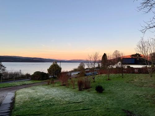 花園, Oaktree Cottage, overlooking Loch Fyne in 史特拉徹