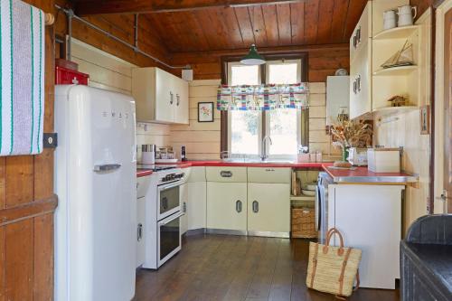 Tin tabernacle perfect for group getaways in Chale
