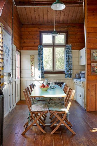 Tin tabernacle perfect for group getaways in Chale