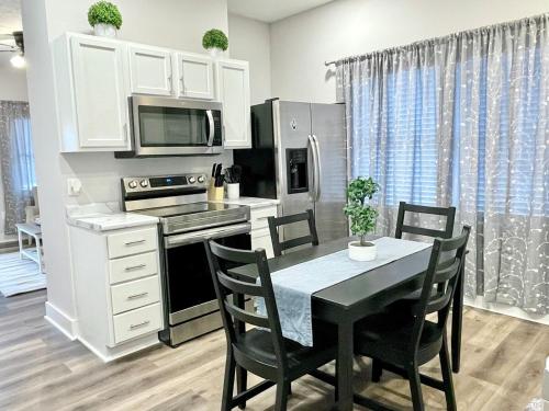 Newly Remodeled 2 Bedroom Home in Shelbyville Family Friendly in 謝爾比維爾