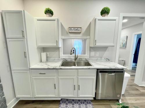 Newly Remodeled 2 Bedroom Home in Shelbyville Family Friendly in 謝爾比維爾