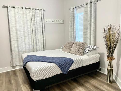 Newly Remodeled 2 Bedroom Home in Shelbyville Family Friendly - image 10