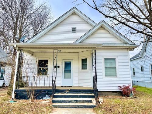 Newly Remodeled 2 Bedroom Home in Shelbyville Family Friendly - image 14