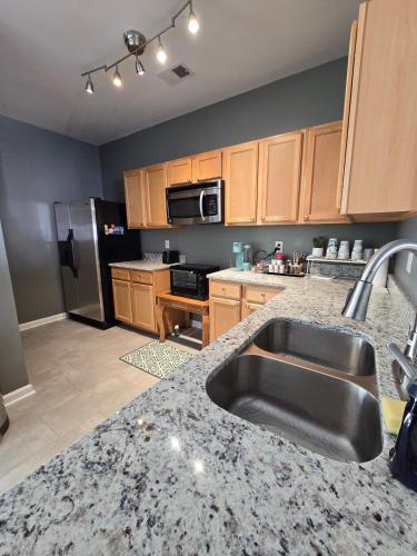 Entire home best place to stay in ATL 1BR ,wifi ,parking in 阿特波罗(GA)