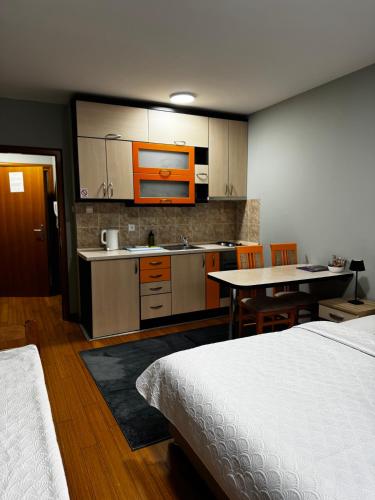 Apartments Iwa Centar - image 6