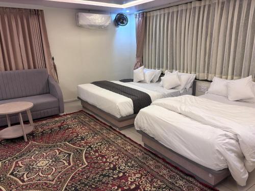 NR Hotel - image 5