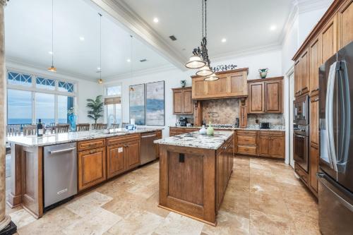 Gulf Paradise by Destin Getaways – Destin, FL