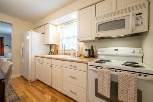 Family Neighborhood - Full Yard - Parking in 格林伍德