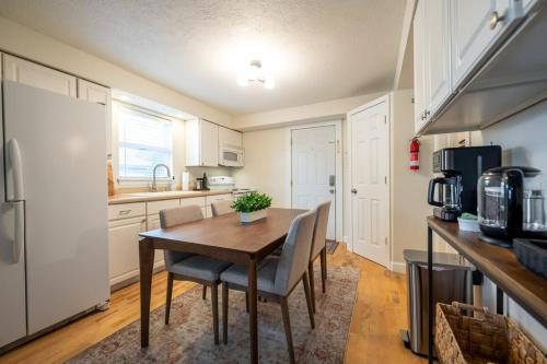 Family Neighborhood - Full Yard - Parking in 格林伍德