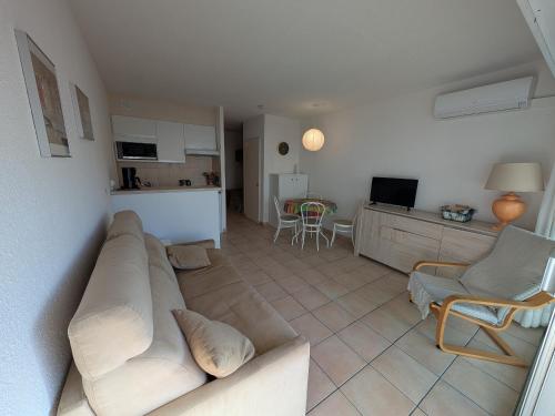 Studio climatisé pour 2/3 - Proche plage et commerces - WiFi inclus - FR-1-466A-22