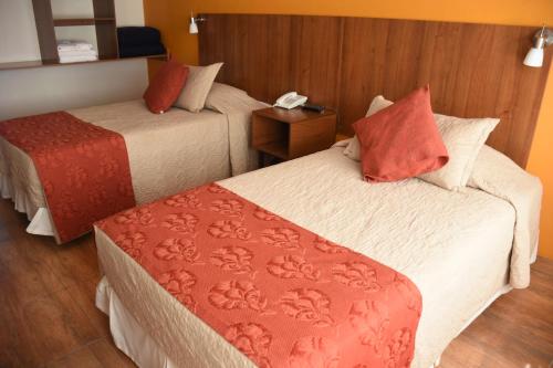 2 bedrooms, 4 beds