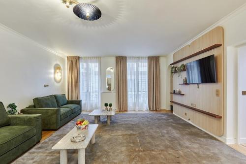 Terrace apartment Trocadero Eiffel Tower by Studio Prestige