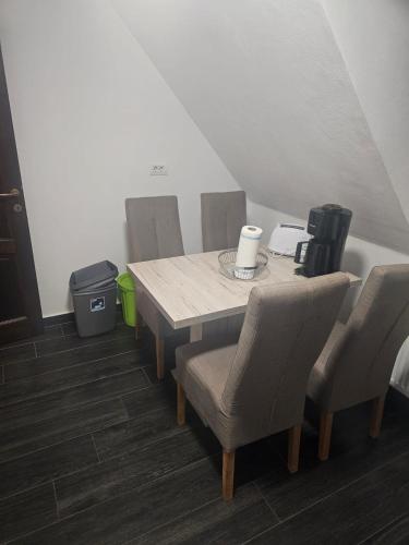 Schöne Vollausgestattete Monteurs- Gästewohnung in der Gartenstadt Leuna und nähe Geiseltalsee 2409 (Schone Vollausgestattete Monteurs- Gastewohnung in der Gartenstadt Leuna und nahe Geiseltalsee 2409) in 梅澤堡