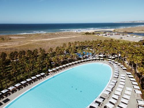 Swimming pool, VidaMar Algarve Hotel in Praia de Castelo