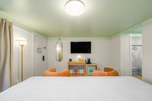 Ambler Hotel - image 9