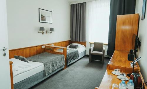 2 twin beds