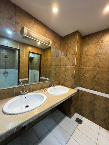Hotel Golden - image 14