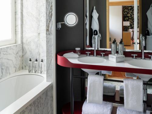 room detail thumbnail 2