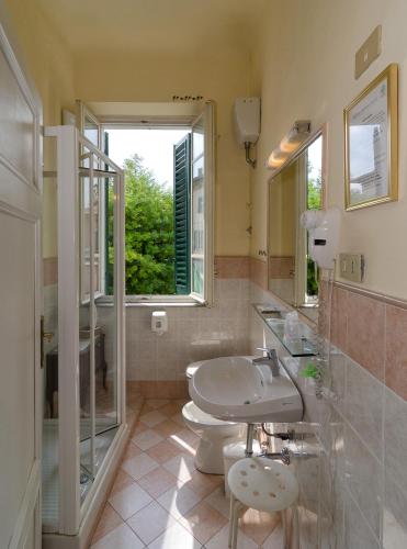 Superior Double Room image 7