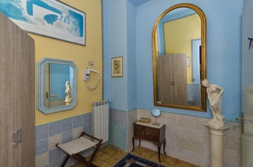 Superior Family Room image 7