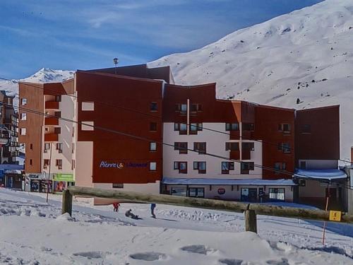 Appartement renove pour 8 pers, au pied des pistes avec parking - FR-1-344-345 in Les Bruyeres