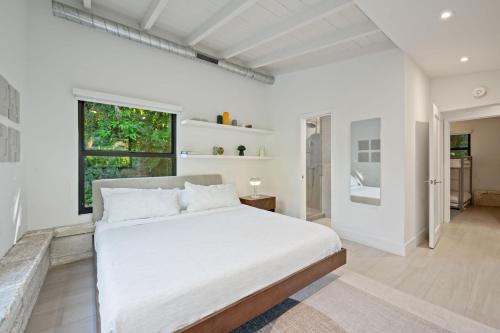 Coconut Grove Mid-Century Jungle Oasis in Miami, USA