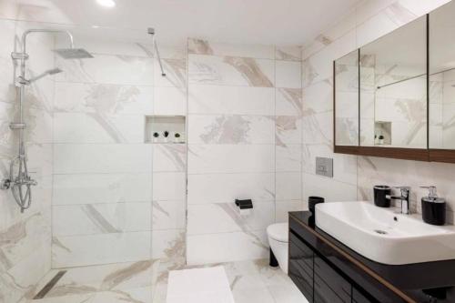 5 min Walk to Taksim Square & Galata sleeps 4 - image 10