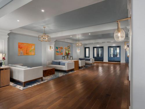 Lobby, Grotto Bay Beach Resort in Hamilton