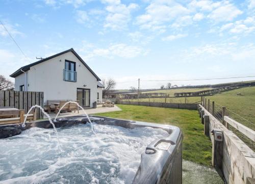4 Bed in Aberarth oc-g30835, Aberaeron