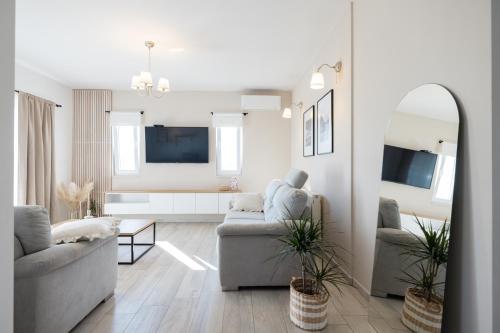 Villa Coleum - with pool and hot tub in Poljica