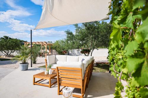 Villa Coleum - with pool and hot tub in Poljica