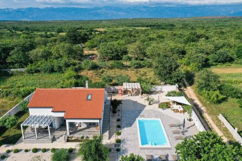 Villa Coleum - with pool and hot tub in Poljica