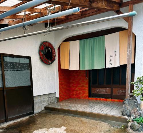 島の海辺の貸切宿Umiya与五郎