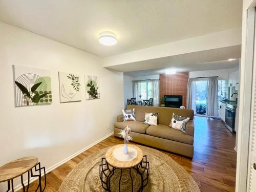 Charming Central Abbotsford Retreat, Cozy Suite