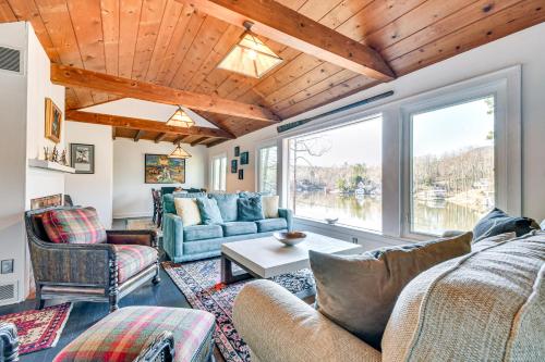 Group Getaway! Lake House w/ Private Dock & Patio in Traiona (NC)