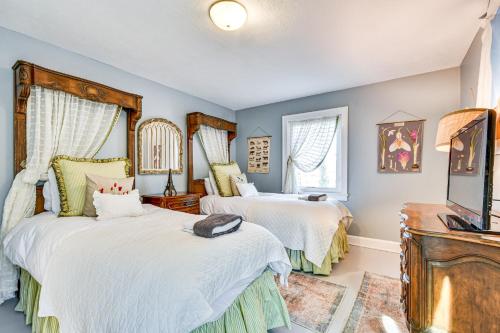 Group Getaway! Lake House w/ Private Dock & Patio in Traiona (NC)