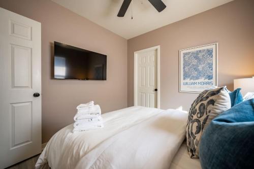 Modern & Stylish - Mins to Downtown - Family Friendly - image 5