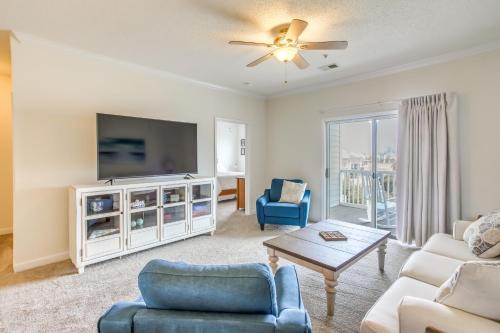 7 Mi to Myrtle Beach Boardwalk: Condo w/ Balcony! – khách sạn tại Đảo Pine