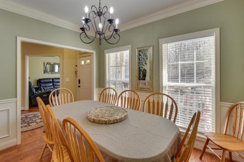 Home with Deck about 7 Mi to Downtown Dahlonega! in Dahlonega, USA