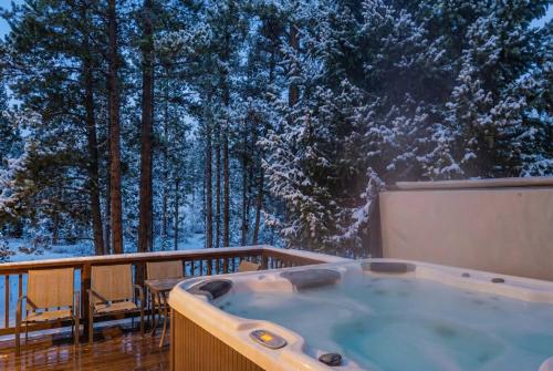 Breckenridge Basecamp Hot Tub + Fire Pit in Baldy Mountain