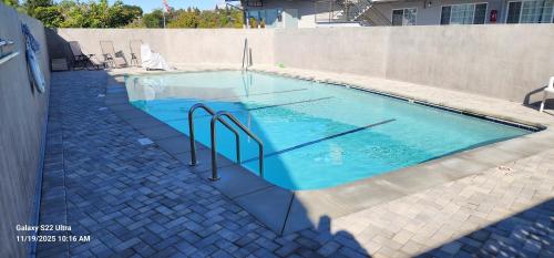 Swimming pool, UNIVERSITY INN in San Luis Obispo (CA)