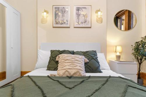 Maida Vale Apartment Sleeps 8 2 Min Walk from Maida Vale Station Weekend Parking Shared Garden - image 9