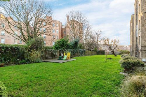 Maida Vale Apartment Sleeps 8 2 Min Walk from Maida Vale Station Weekend Parking Shared Garden - image 14