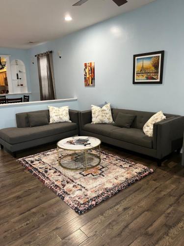 Charming home in heart of St Joseph 30 Plus days – khách sạn tại Fairgrounds