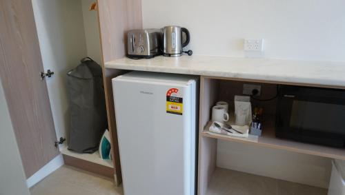 ห้องครัว, แอบบ็อทสเลห์ มอเตอร์ อินน์ (Abbotsleigh Motor Inn) in อาร์มิเดล